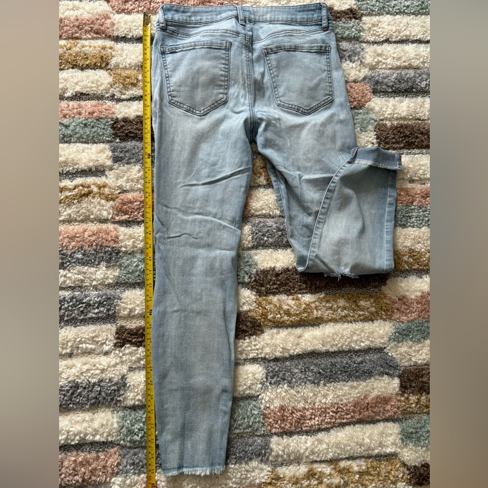 Women’s size 8 Refuge Distressed High Waist Jeans - Picture 4 of 4